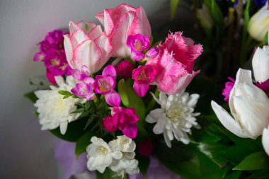 Şık ve parlak Festival buket çiçek