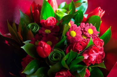 Şık ve parlak Festival buket çiçek