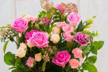 Şık ve parlak Festival buket çiçek