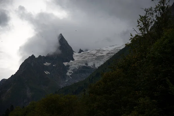 Fascinante Ascenso Las Montañas Dombai Karachay Cherkessia — Foto de Stock