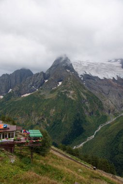 Dombai dağlarında büyüleyici tırmanış. Karachay-Çerkesya