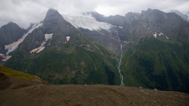 Dombai dağlarında büyüleyici tırmanış. Karachay-Çerkesya