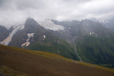 Dombai dağlarında büyüleyici tırmanış. Karachay-Çerkesya
