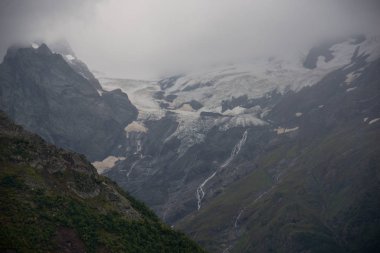 Dombai dağlarında büyüleyici tırmanış. Karachay-Çerkesya