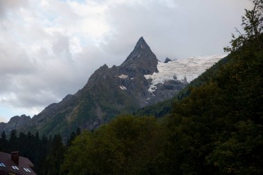 Dombai dağlarında büyüleyici tırmanış. Karachay-Çerkesya