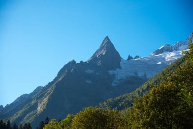 Dombai dağlarında büyüleyici tırmanış. Karachay-Çerkesya