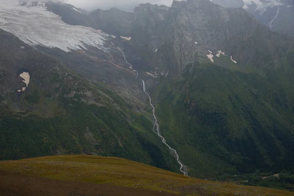 Fascinante Ascenso Las Montañas Dombai Karachay Cherkessia — Foto de Stock