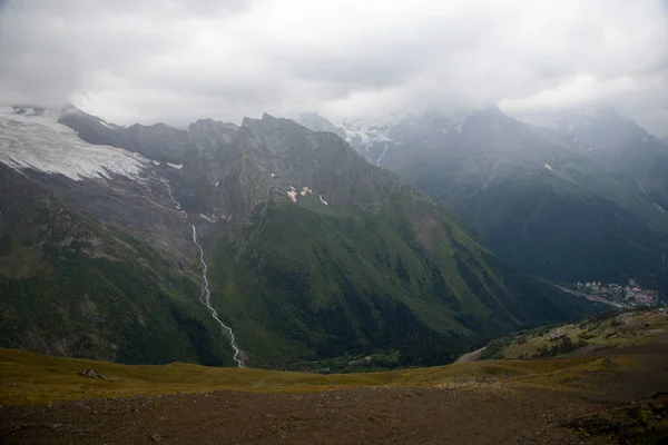 Fascinante Ascenso Las Montañas Dombai Karachay Cherkessia — Foto de Stock