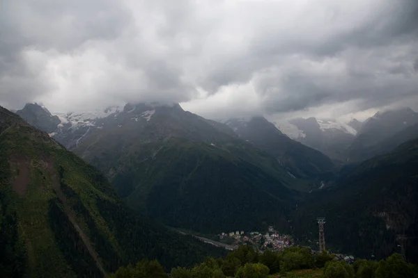 Fascinante Ascenso Las Montañas Dombai Karachay Cherkessia — Foto de Stock
