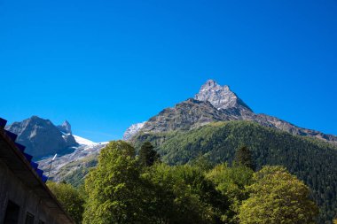 Dombai dağlarında büyüleyici tırmanış. Karachay-Çerkesya