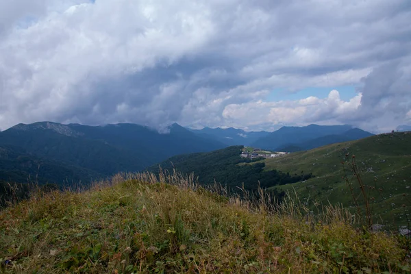白人リザーブの雄大な山の風景 — ストック写真