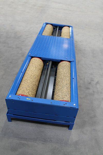 Создатели двухколесной катящейся дороги
.