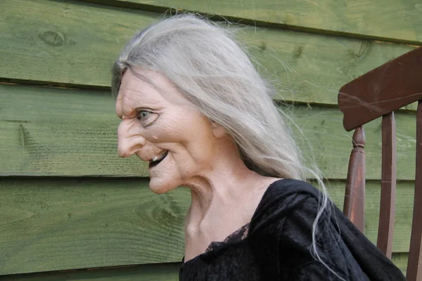 Una Figura Maniquí Una Bruja Malvada Una Mecedora — Foto de Stock