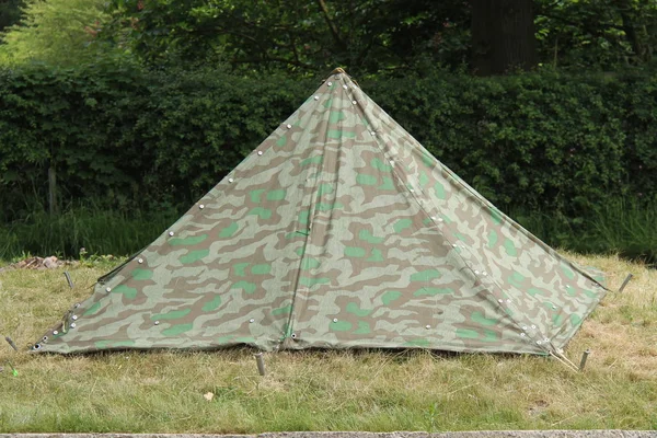 Una Tienda Lona Militar Vintage Con Forma Triangular —  Fotos de Stock