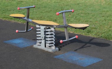 Bir Çocuk Oyun Alanında Bir Bahar Yüklü See-Saw.