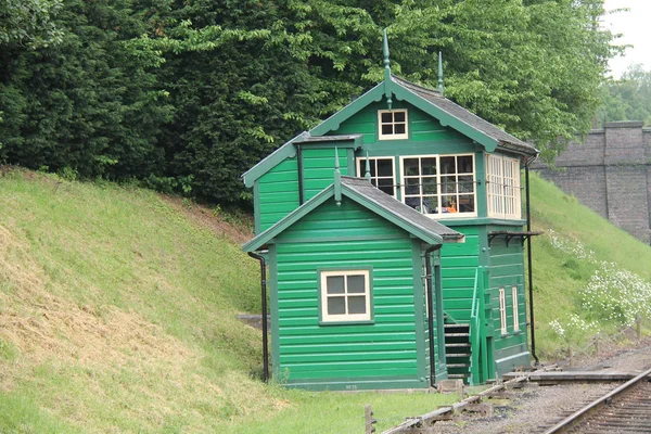 Una Caja Señal Ferrocarril Madera Verde Tradicional — Foto de Stock