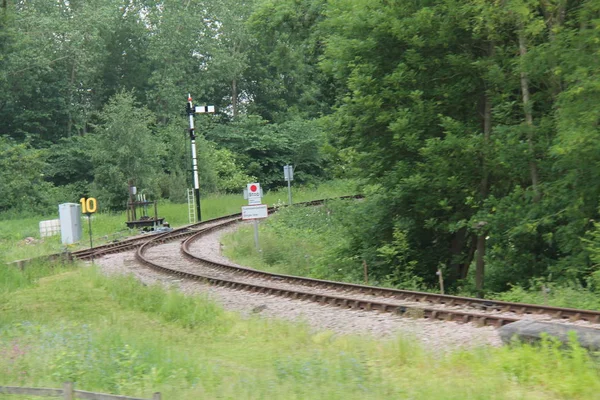 Die Gleise Und Signale Eines Einzigen Eisenbahnknotenpunktes — Stockfoto