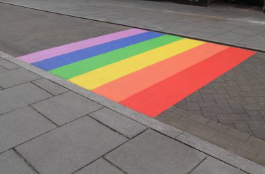 Bir Lgbt Gökkuşağı Kamu Asfalt Yolda Boyalı.