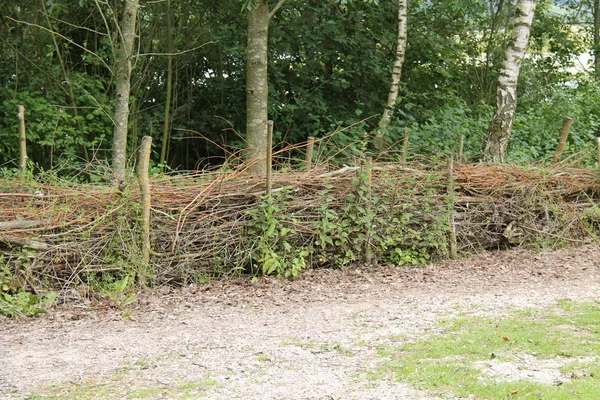 Een Grensafrastering Gemaakt Door Horizontale Afdekking — Stockfoto