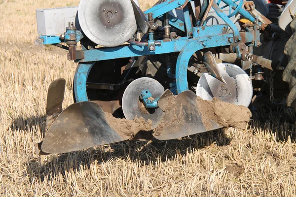Mud Covered Blades Van Een Vintage Farming Plough — Stockfoto
