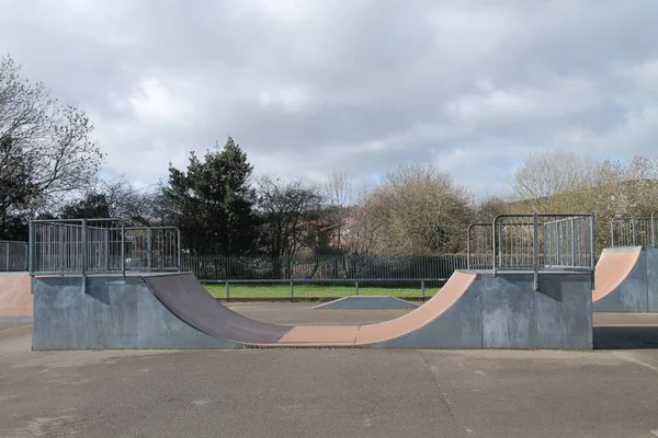 Sommige Obstakels Sprongen Een Skateboard Park — Stockfoto