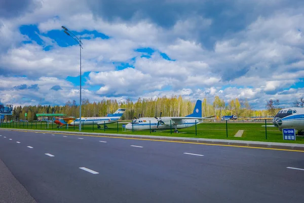 MINSK, BELARUS - 01 MAGGIO 2018: Museo all'aperto della vecchia aviazione civile all'ingresso dell'aeroporto di Minsk. Il Tupolev Tu-134 è un aereo di linea a tre motori costruito in Unione Sovietica — Foto Stock