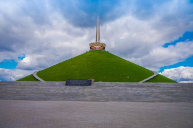 Minsk, Beyaz Rusya - 01 Mayıs 2018: Memorial İkinci Dünya Savaşı Hill zafer, Khatyn anıt karmaşık bir parçası. Anıt ulusal bir kültür hazinesi hükümet tarafından 1969 yılında ilan