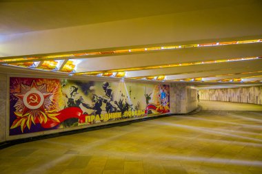 Belarus, Minsk - 01 Mayıs 2018: Kapalı salonu duvar görünümünü, Belarus devlet Müzesi büyük Vatanseverlik Savaşı içinde birçok sergiler restorasyon sonrası boyalı