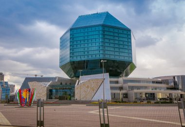 Minsk, Beyaz Rusya - 01 Mayıs 2018: Ulusal Kütüphane, Beyaz Rusya tam adı devlet kurumu Ulusal Kütüphane Belarus Minsk ana evrensel bilimsel Kütüphanesi olduğunu