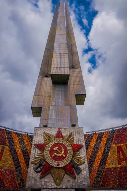 Minsk, Beyaz Rusya - 01 Mayıs 2018: Khatyn memorial yakın çekim İkinci Dünya Savaşı Zafer Hill karmaşık, anıt ilan ulusal bir kültür hazinesi hükümet tarafından 1969 yılında Minsk Beyaz Rusya'da