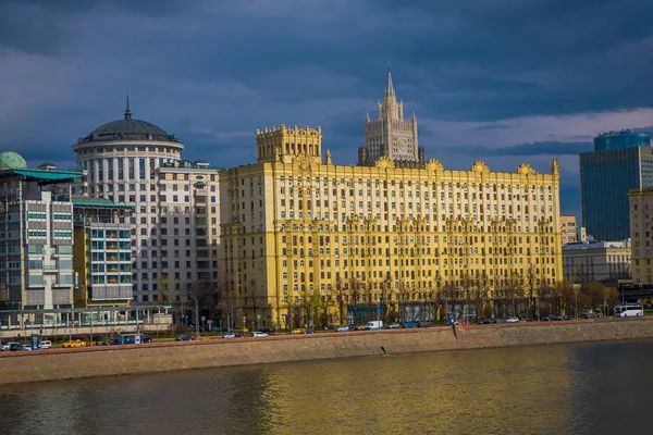 Outdoor panoramic view of Moscow with Moskva River in summer, modern skyscrapers of Moscow-City. Landscape and cityscape of Moscow — Stock Photo, Image