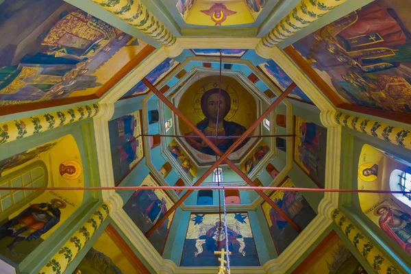 MOSCOW, RUSSIA- APRIL, 29, 2018: Interior view of carved wall and colorful paints inside of St. Basils Cathedral on Red square — Stock Photo, Image