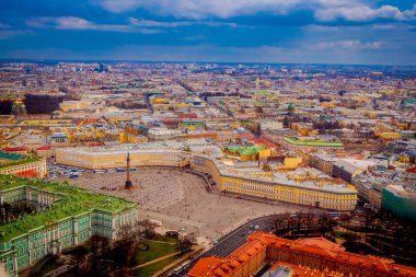 Palace Meydanı, Kışlık Sarayın alt ve St. Petersburg'da bulunan genel kurmay bina arasında havadan görünümü