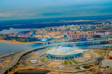St Petersburg, Rusya, 17 Mayıs 2018: Zenit arenada, en pahalı dünya, FIFA Dünya Kupası Stadyumu stadyumun havadan görünümü çatı horizont bir şehir manzarası ile
