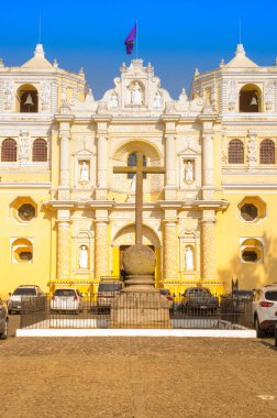 Ciudad de Guatemala, Guatemala, Nisan, 25, 2018: açık görünümünü kafam iyi çapraz inşaat, on yıl sonra bina için cephe rekonstrüksiyon içinde bu bir önceki katedral içinde başlamış 1542 değiştirilen bina