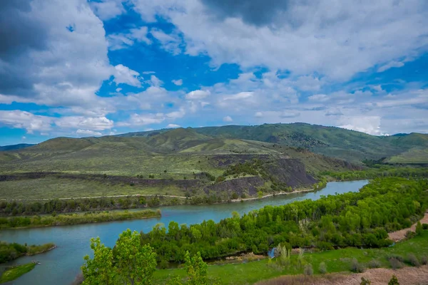 Beautiful aerial view of The Payette river in idaho, during a gorgeous sunny day and amazing landscape background — Stock Photo, Image