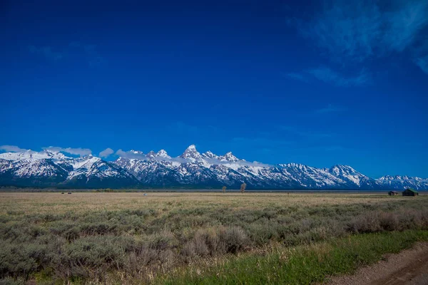 Gyönyörű táj csúcsok és a Grand Tetons tartományban helyezkedik el, belsejében a Grand Teton nemzeti parkban, Wyoming, Amerikai Egyesült Államok-Usa — Stock Fotó