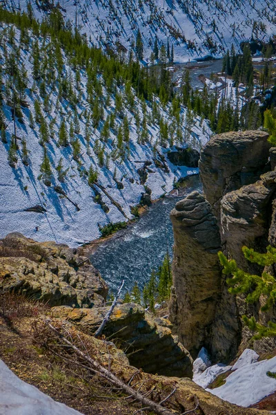 Luftaufnahme der niedrigeren Wasserfälle, beliebtesten Wasserfall in Yellowstone, sitzen im Kopf des Grand Canyon im Flussufer des Yellowstone-Nationalparks, — Stockfoto