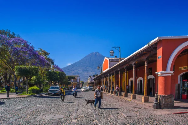 Ciudad Guatemala Guatemala Abril 2018 Stoned Apvement Street People Walking — Foto de Stock