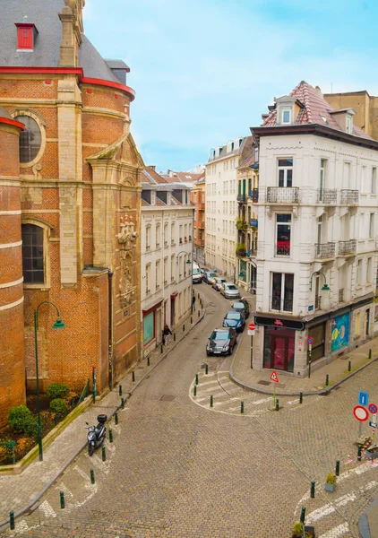 Брюссель, Бельгия, 31 мая 2018 года: Над видом на здание, Le Bier circus bar on Rue de lEnseignement, Teaching street in Brussels city — стоковое фото