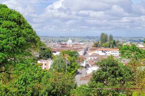 Vista esterna della città di Popayan, situato nel centro del dipartimento di Cauca, vista dal Morro — Foto Stock