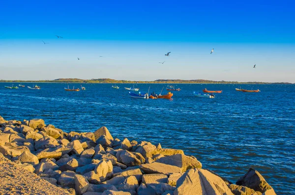 Outdoor view of fishing boats in the sea, during a gorgeous suny day in a blue sky and blue water in Corinto beach — Stock Photo, Image