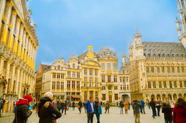 Bruxelles, Belgio, 31 maggio 2018: Veduta esterna degli antichi edifici di Bruxelles sulla famosa Grand Place di Bruxelles — Foto Stock