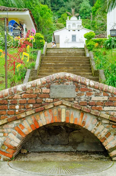 Popayan, kolumbien - 06. februar 2018: aussenansicht von el rincon payan, auch patojo-stadt genannt, die kleine kopien der repräsentativsten denkmäler der hauptstadt cauca aufweist — Stockfoto
