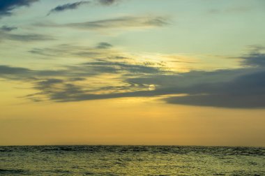 Ekvator plaj harika gün batımı görünümü