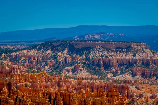 Beautiful outdoor view of Hoodoo landscape of Bryce Canyon National Park — Stock Photo, Image