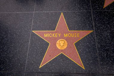 Los Angeles, Kaliforniya, ABD, Haziran, 15, 2018: Mickey fareler yıldızı Hollywood Walk of Fame Hollywood, California. Bu yıldızı Hollywood Blvd üzerinde yer alır ve 2400 ünlü yıldız biridir.