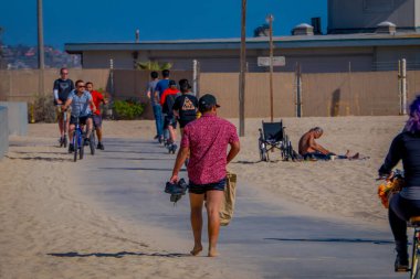 Los Angeles, Kaliforniya, ABD, Haziran, 15, 2018: Açık kimliği belirsiz kişi Venice Beach Santa Monica, Los Angeles parçası rahatlatıcı ve spor için yerli sakinleri tarafından popüler görünümüdür