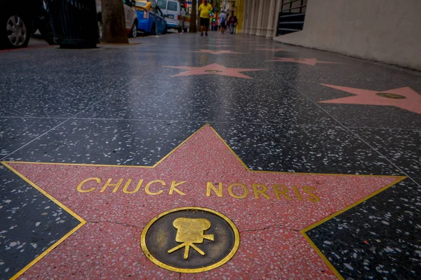 Los Angeles, Kalifornia, USA, JUNE, 15, 2018: Chuck Norris tähti Hollywood Walk of Famessa Hollywoodissa, Kaliforniassa — kuvapankkivalokuva