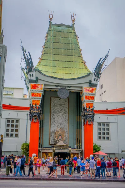 Los Angeles, California, USA, 15 giugno 2018: Historic Graumans Chinese Theater in Los Angeles, CA. Inaugurato nel 1922 questo punto di riferimento di Hollywood si trova sulla Hollywood Walk of Fame e attira molti visitatori — Foto Stock